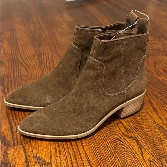 Dolce Vita Brown Booties - Picture 4 of 7